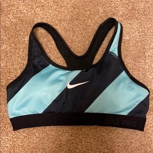 Nike pro sports bra